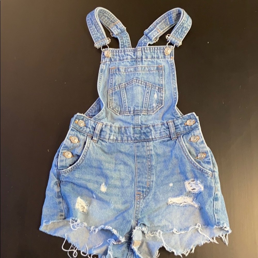✨Vintage style distressed overalls✨